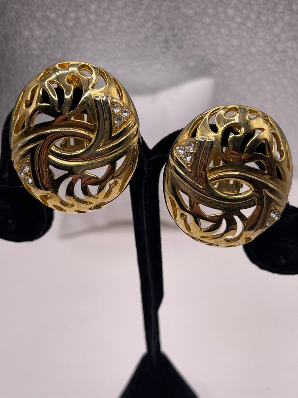 07.05.26-5 Erwin Pearl Goldtone Filigree Round Clip-ons with Crystal Accents
